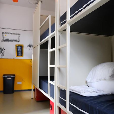 Hostel & Bar De Basis 즈볼레 외부 사진