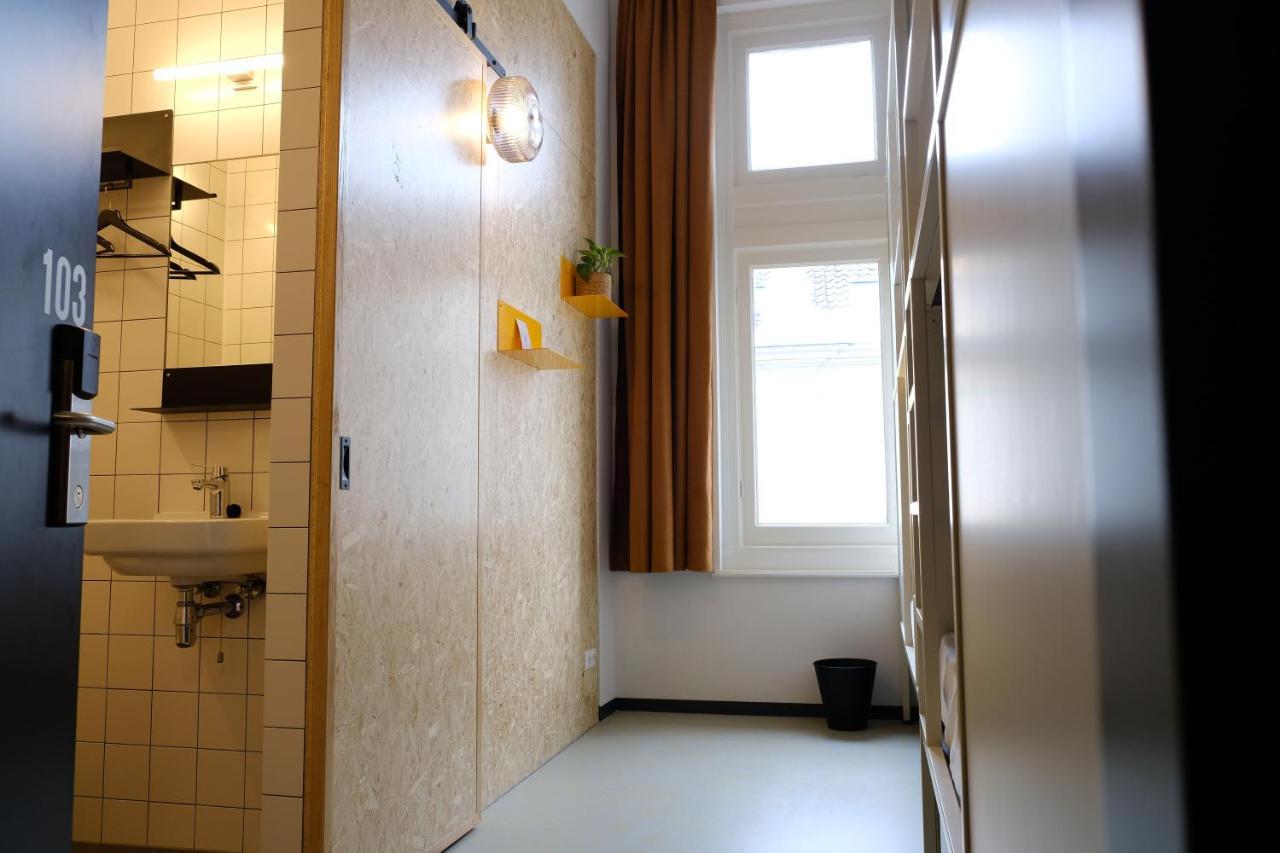 Hostel & Bar De Basis 즈볼레 외부 사진