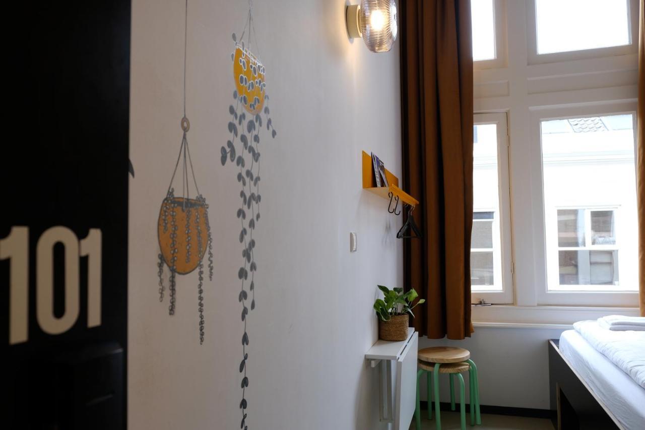 Hostel & Bar De Basis 즈볼레 외부 사진