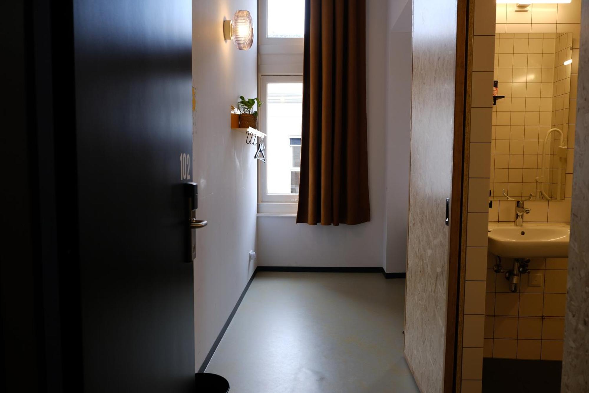 Hostel & Bar De Basis 즈볼레 외부 사진