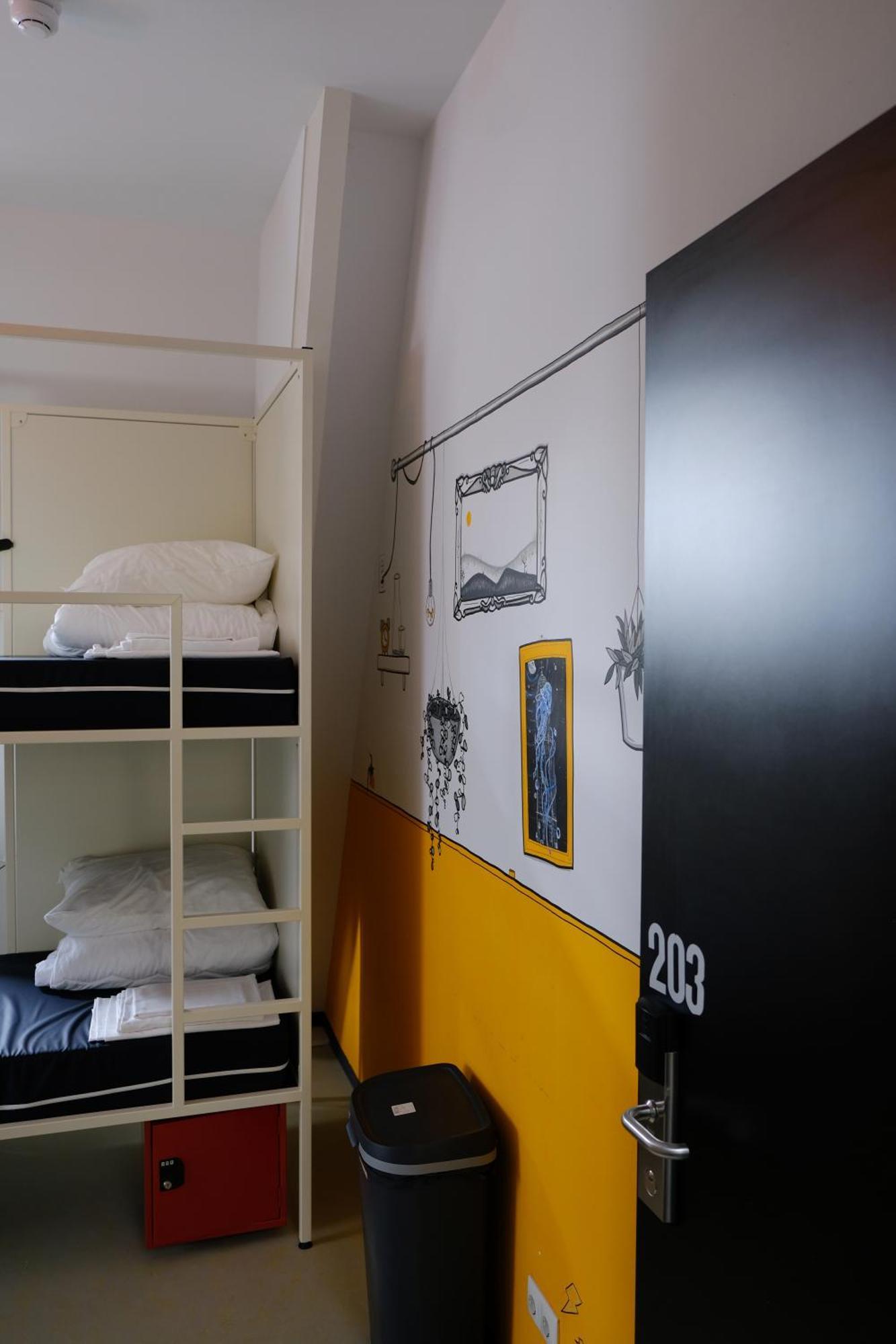 Hostel & Bar De Basis 즈볼레 외부 사진