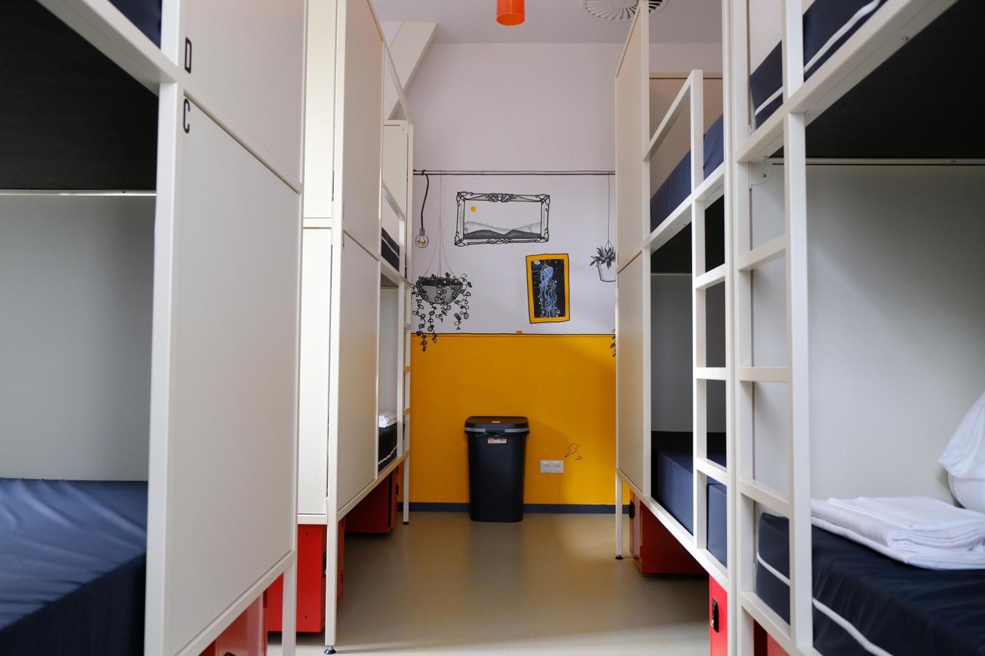 Hostel & Bar De Basis 즈볼레 외부 사진