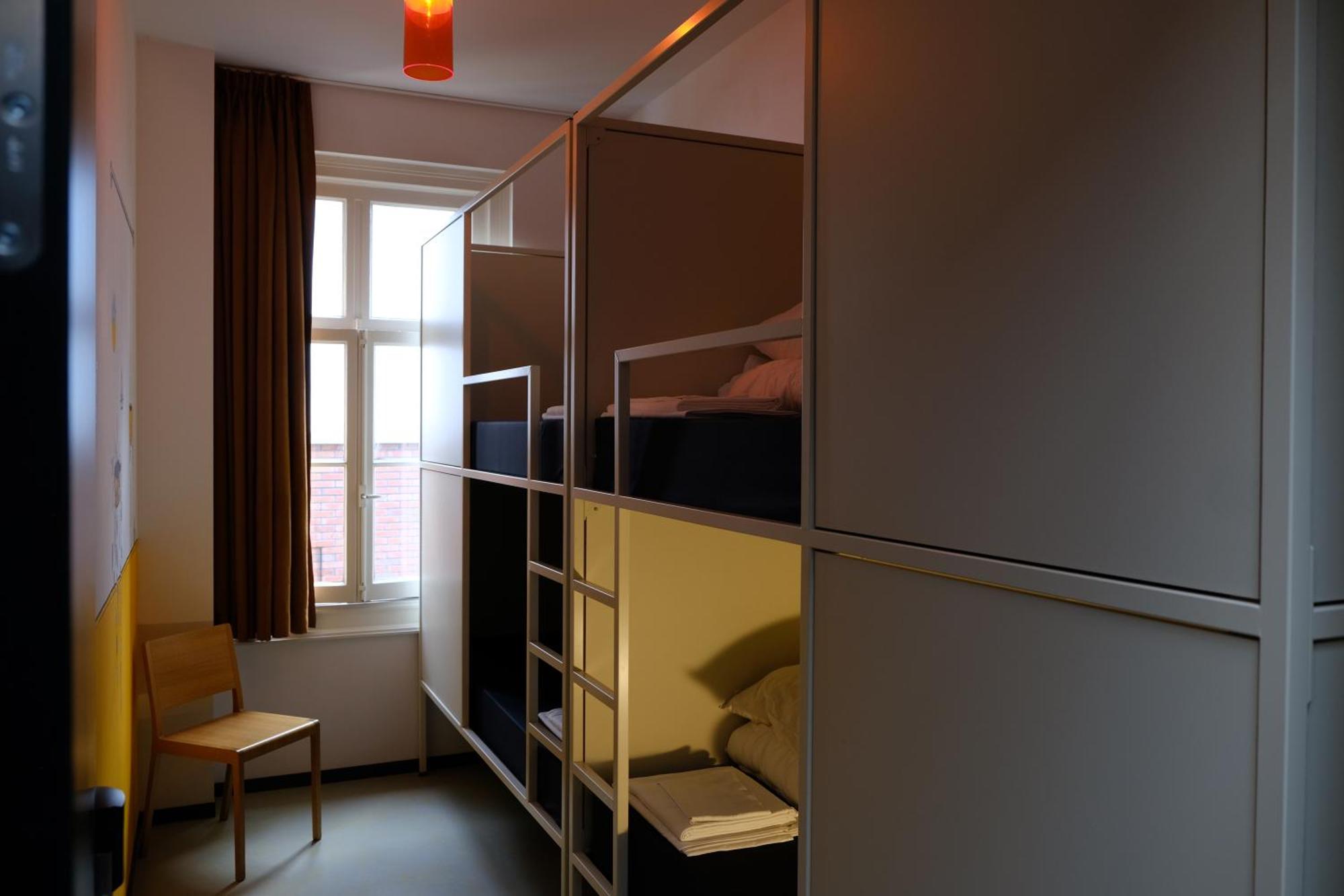 Hostel & Bar De Basis 즈볼레 외부 사진
