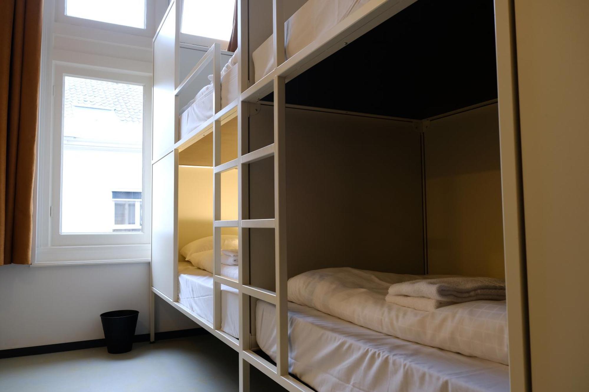 Hostel & Bar De Basis 즈볼레 외부 사진