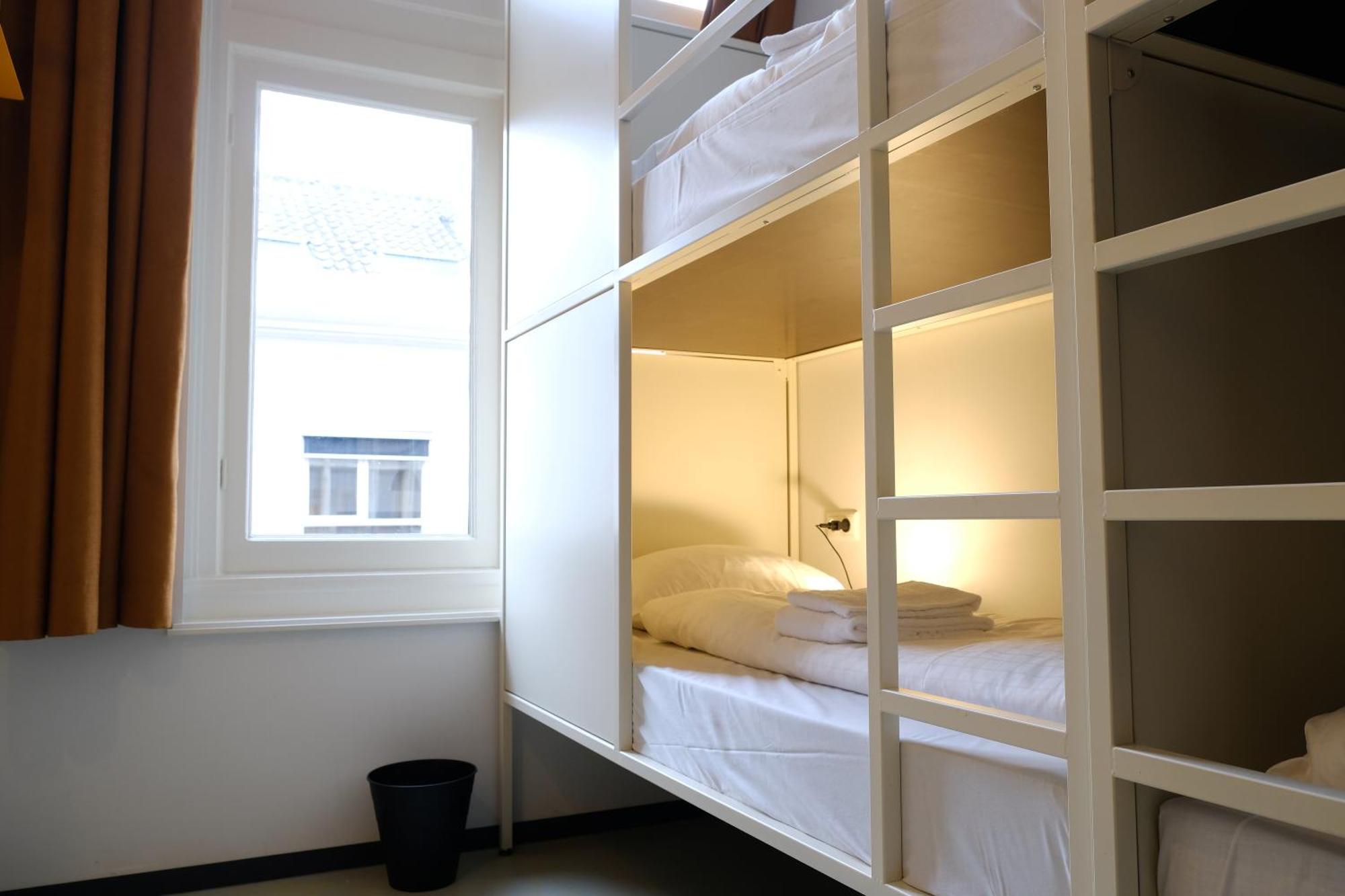 Hostel & Bar De Basis 즈볼레 외부 사진