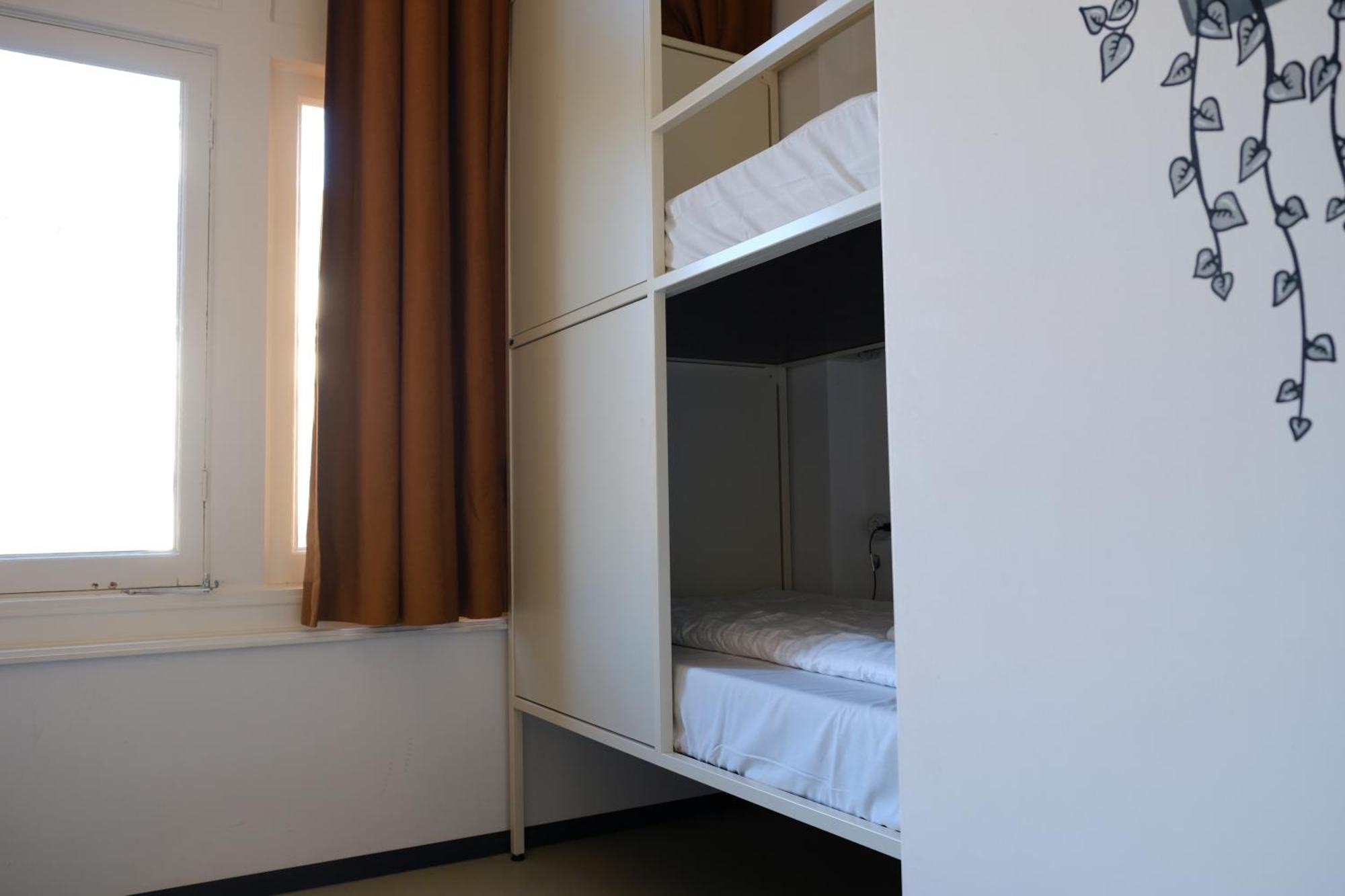 Hostel & Bar De Basis 즈볼레 외부 사진