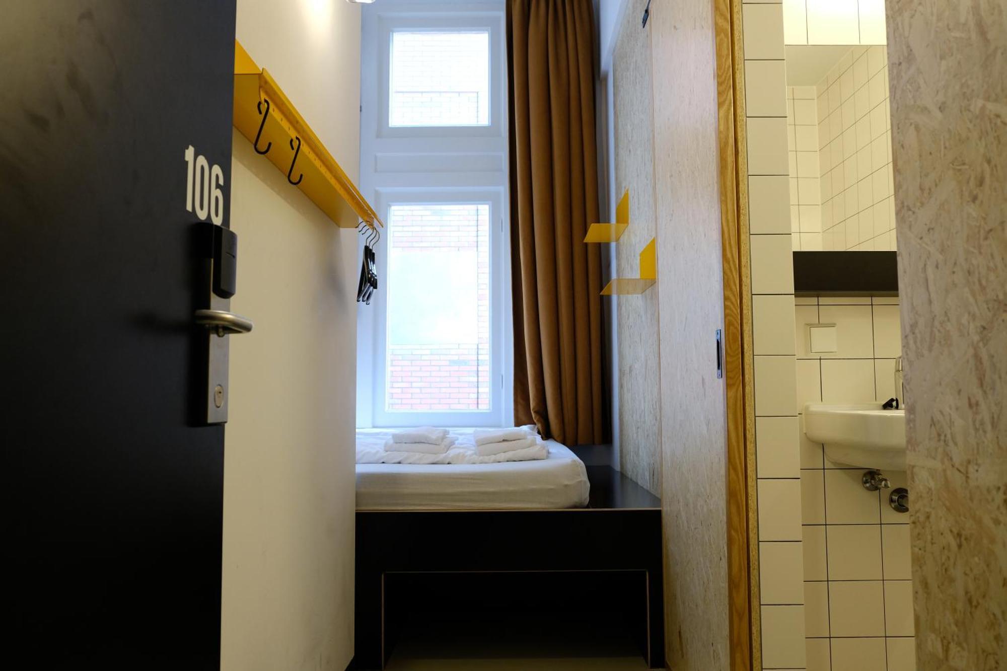 Hostel & Bar De Basis 즈볼레 외부 사진